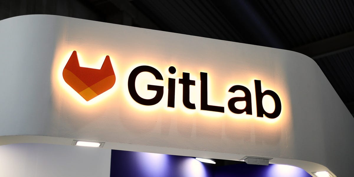 GitLabがレイオフを“オープンに”進める理由：AI時代の再編で何が起きているのか