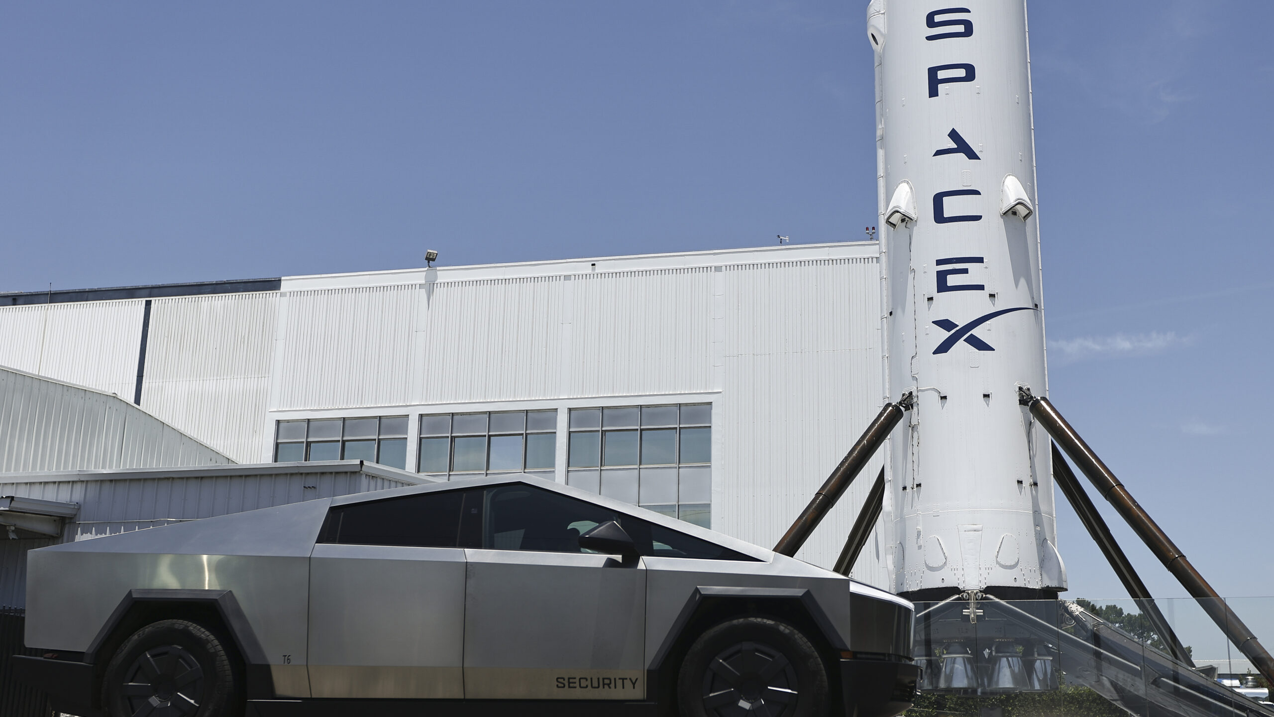S&P 500はSpaceXを拒否、OpenAIとAnthropicにも“近道”を与えず