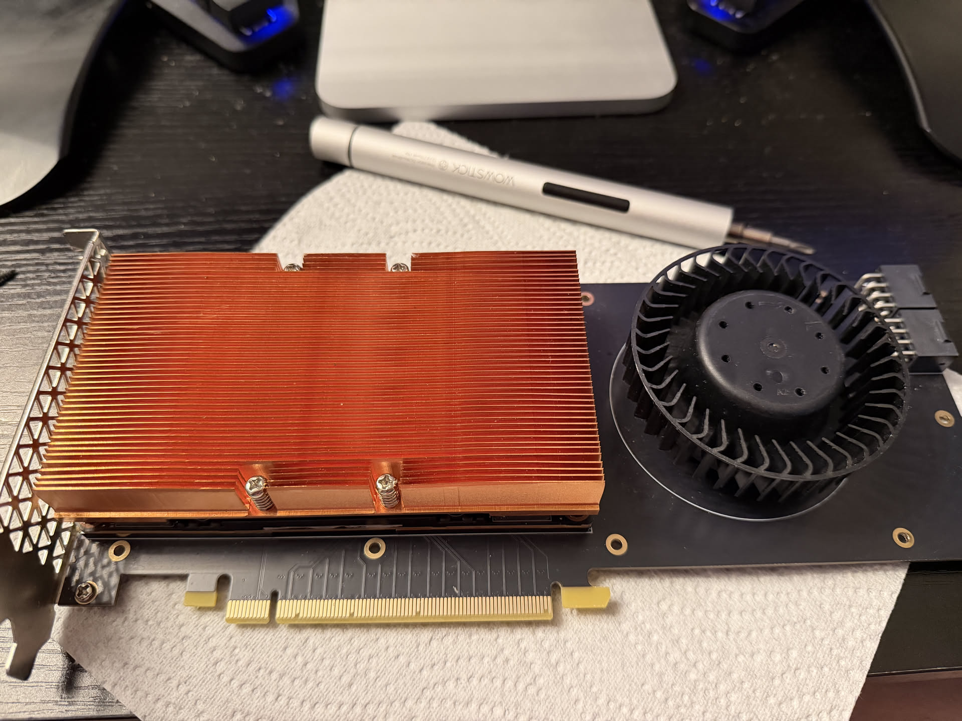 たった200ポンドでデータセンターGPUをPCに突っ込んで、ローカルLLMを爆速化した話