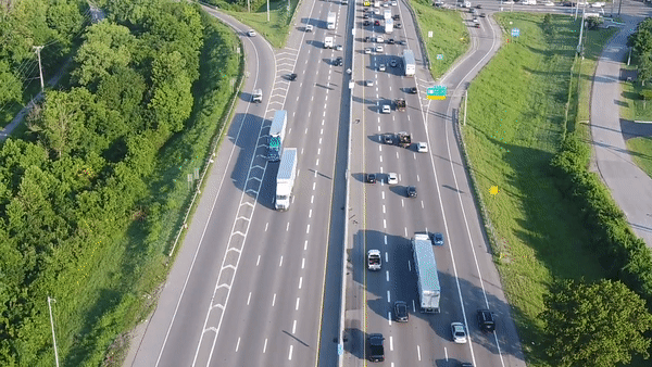 交通渋滞をAIで“なだらかにする”——ベルクレー発、100台の自動運転車による高速道路実験